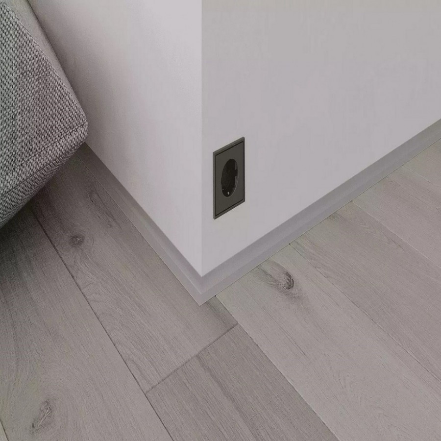 Микроплинтус L алюминиевый анодированный серебро с пружинами