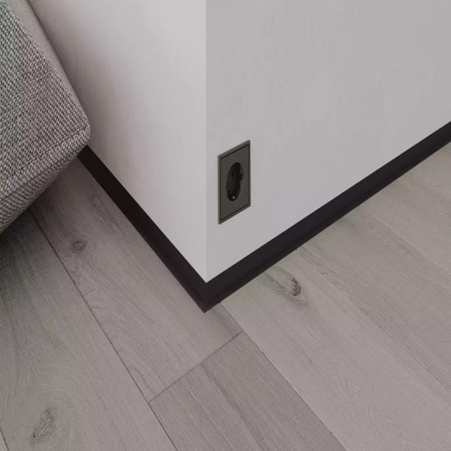 Микроплинтус L алюминиевый анодированный черный с пружинами