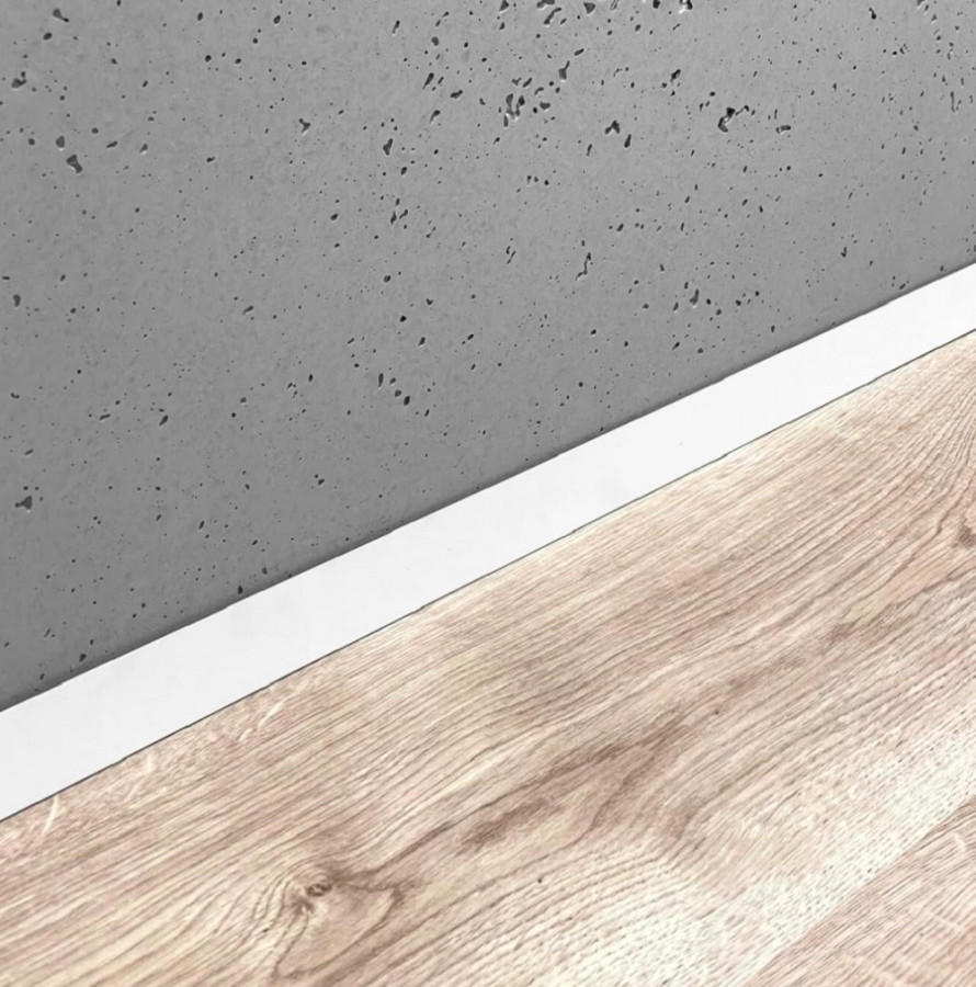 Микроплинтус алюминиевый с подсветкой анодированный серебро с пружинами