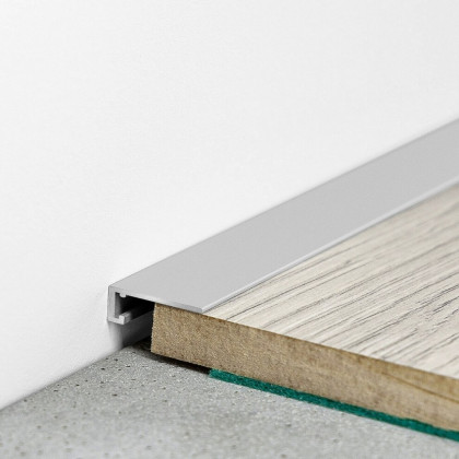 Микроплинтус алюминиевый серебристый с пружинами